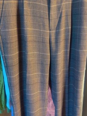 MODE of ONE Relaxed Fit with relaxed hip and thigh. Color: Cinnamon Brulee